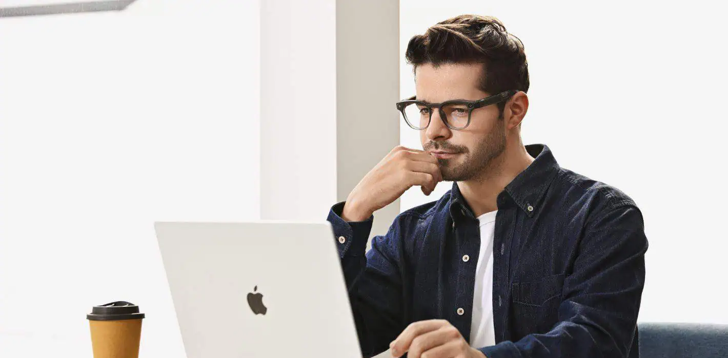 Khi AI kết hợp kính thông minh: Looktech AI Glasses